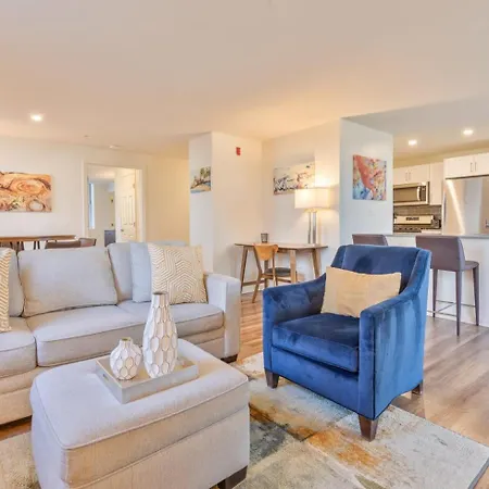 Spacious & Modern Apt